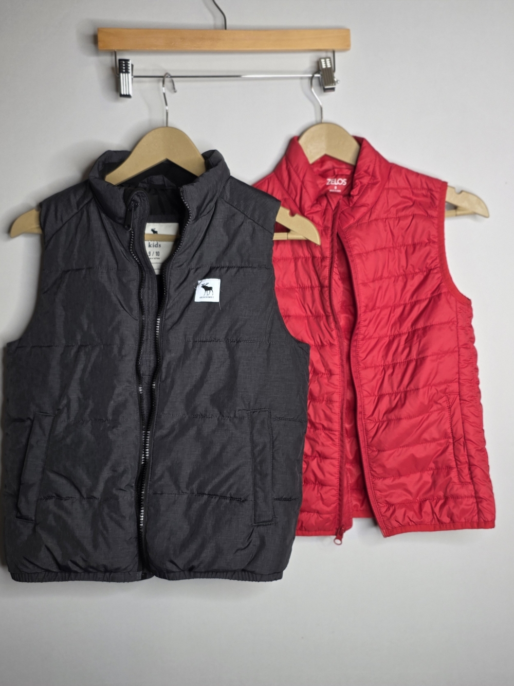 2 kids Quilted Puffer Vest Size 9/10 EUC